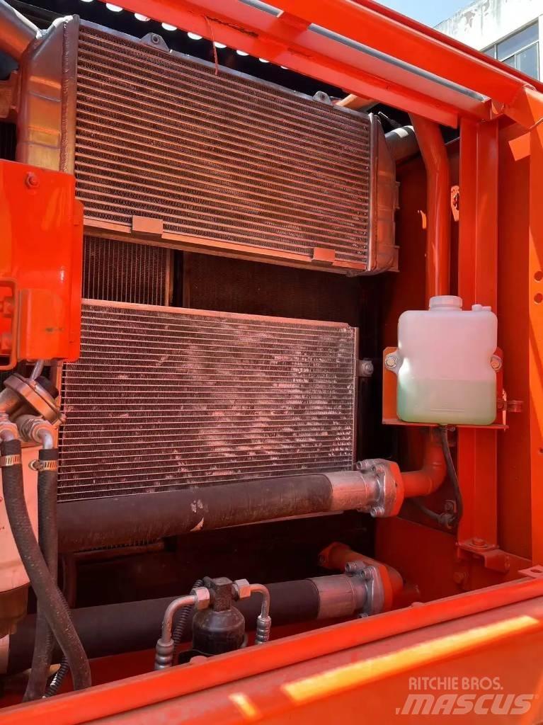 Doosan DX225LC Vikšriniai ekskavatoriai