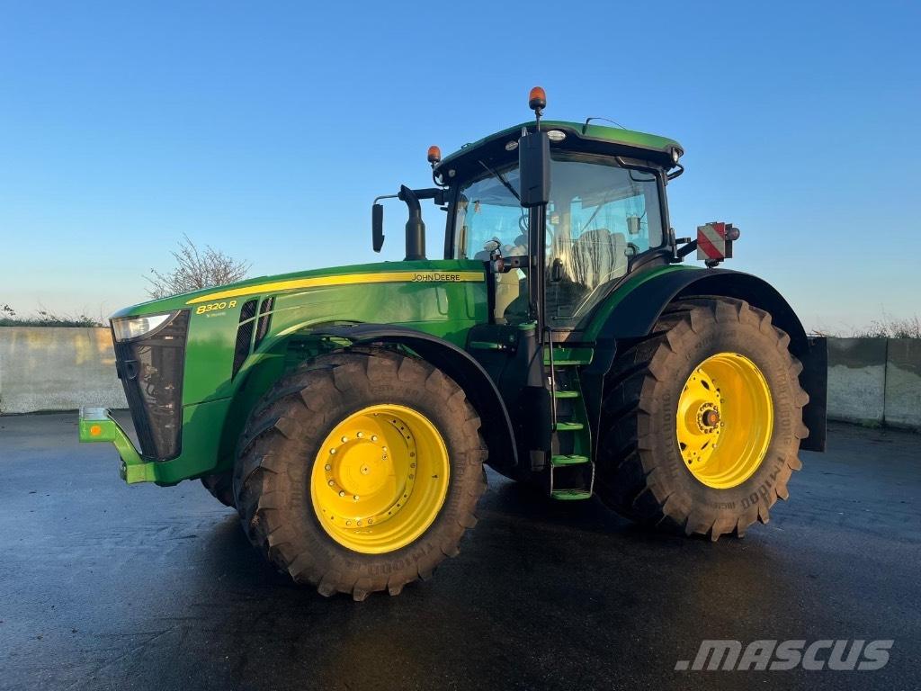 John Deere 8320 R Traktoriai