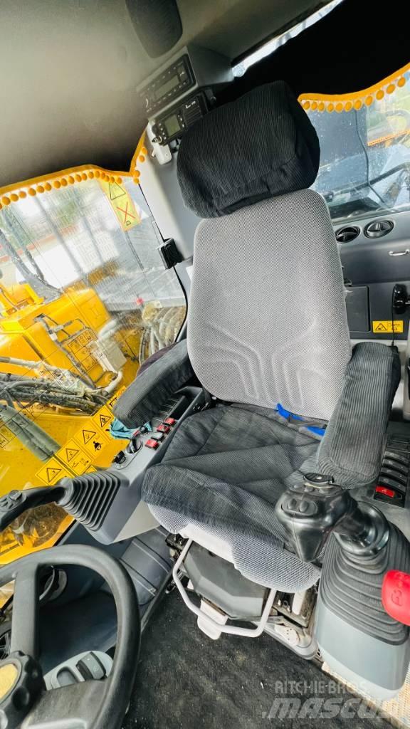 Komatsu PW 158 Ratiniai ekskavatoriai