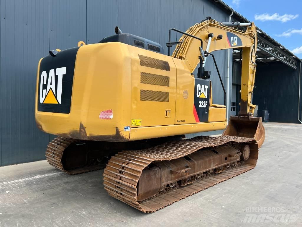 CAT 323F L Vikšriniai ekskavatoriai