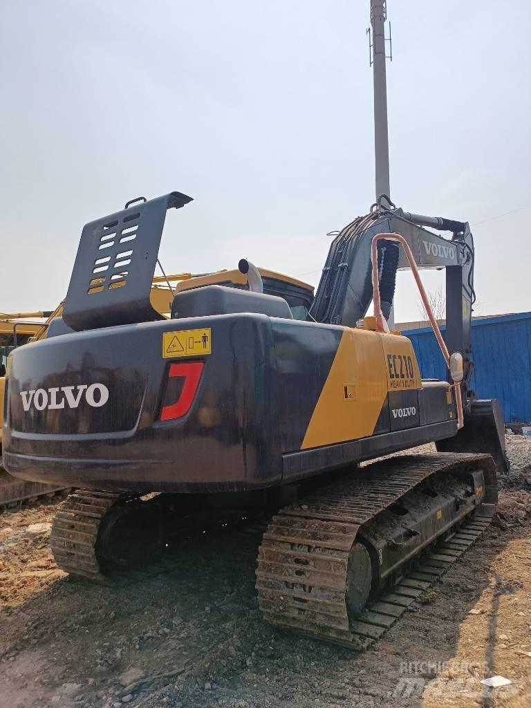 Volvo EC 210 Vidutinės galios ekskavatoriai 7-12 t