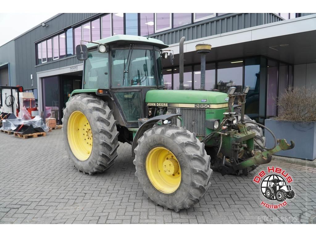 John Deere 2850 Traktoriai