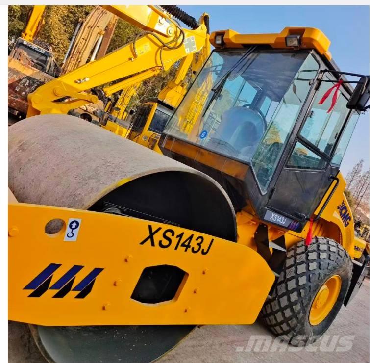 XCMG XS 142 J Gruntiniai volai