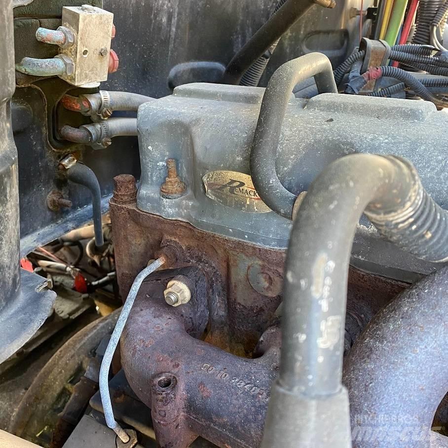 Mack CHN613 Naudoti vilkikai