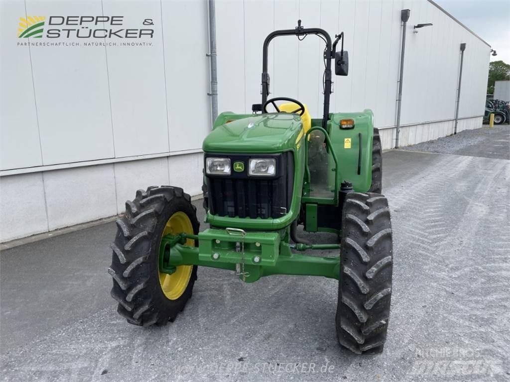 John Deere 5055E Traktoriai
