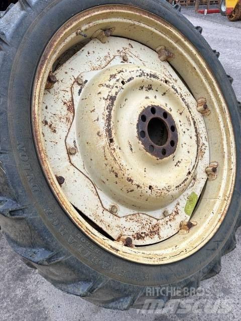 Dunlop 9.5R44 Padangos, ratai ir ratlankiai