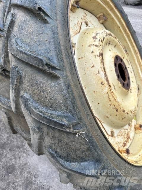 Dunlop 9.5R44 Padangos, ratai ir ratlankiai