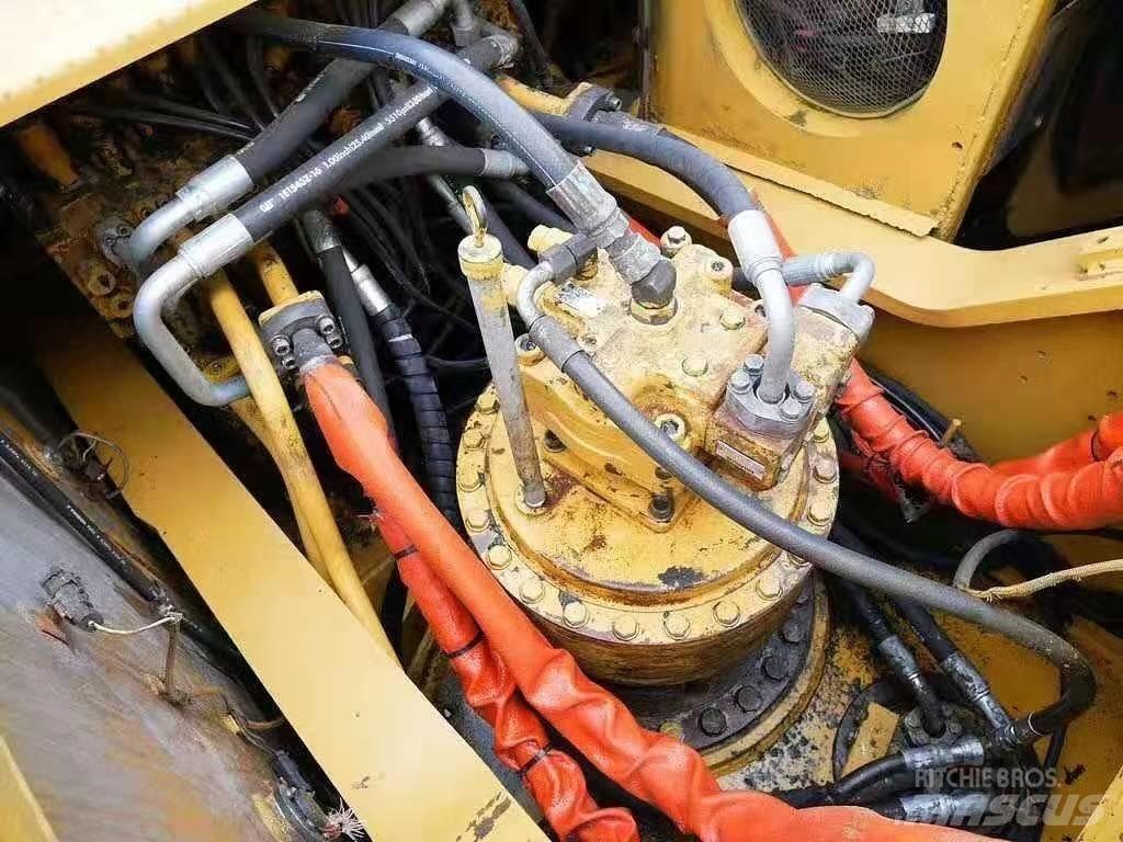 CAT 330 D Vikšriniai ekskavatoriai