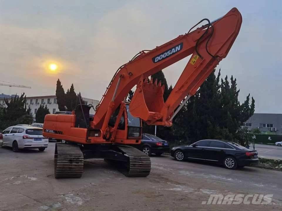 Doosan dx 225 Vikšriniai ekskavatoriai