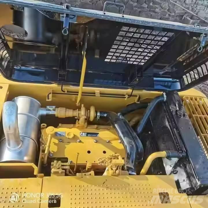CAT 320D2 Vikšriniai ekskavatoriai