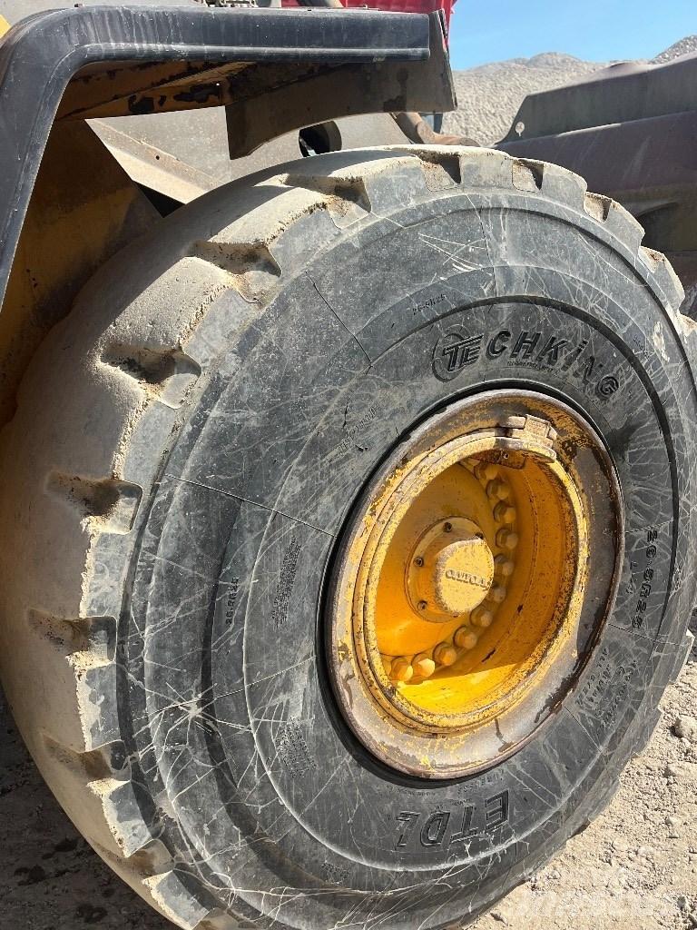 Volvo L180F Naudoti ratiniai krautuvai