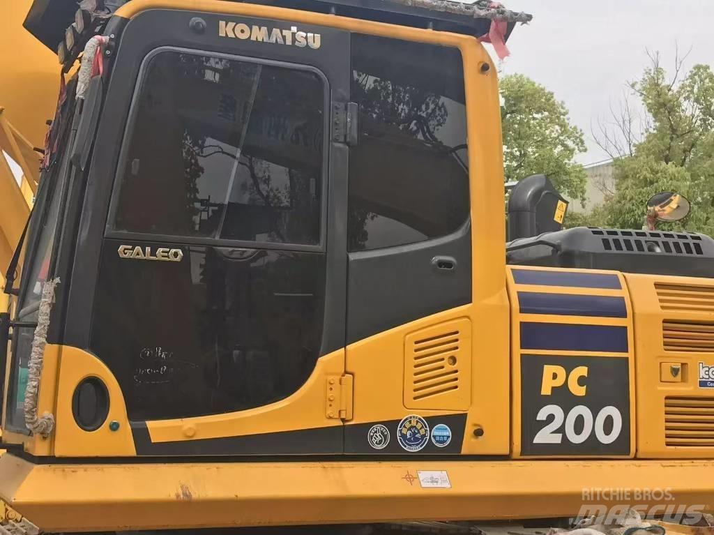 Komatsu PC 200-8 Vikšriniai ekskavatoriai