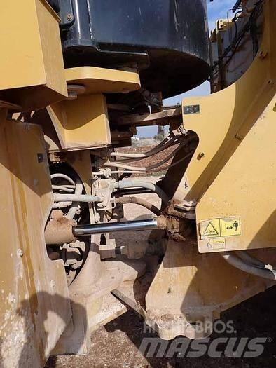 CAT 966M Naudoti ratiniai krautuvai