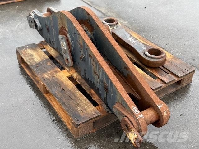 CNH BUCKET LINK Kaušai
