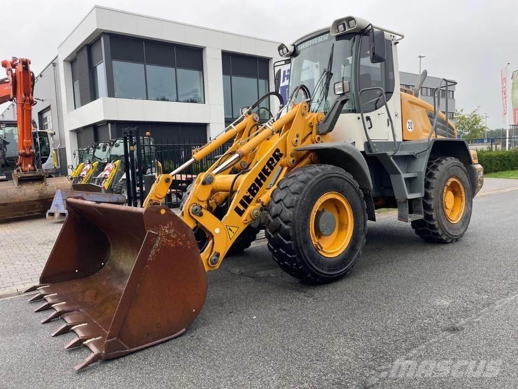 Liebherr L524 Naudoti ratiniai krautuvai