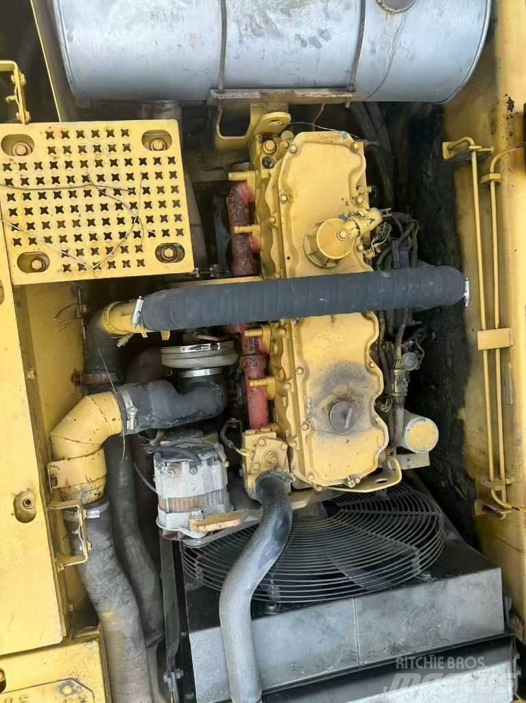 CAT 325 CL Vikšriniai ekskavatoriai