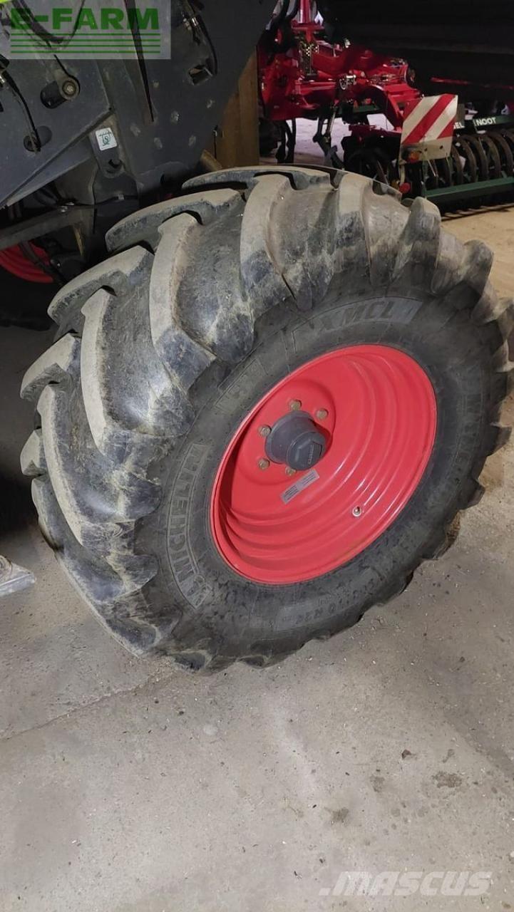 CLAAS tucano 430 Derliaus nuėmimo kombainai