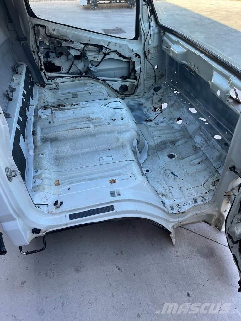 Mitsubishi S MODEL Kabinos ir salonai