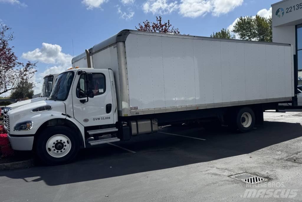 Freightliner M2 Sunkvežimiai su dengtu kėbulu