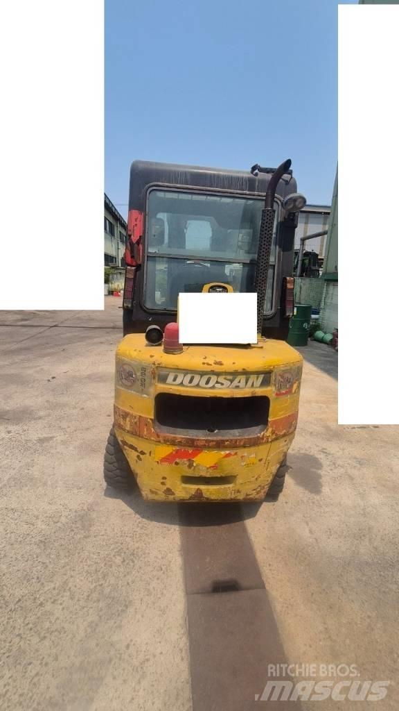 Hyundai D30 Šakiniai krautuvai - Kita