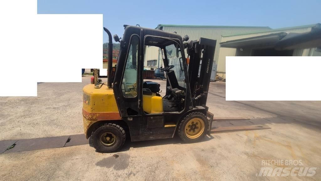 Hyundai D30 Šakiniai krautuvai - Kita