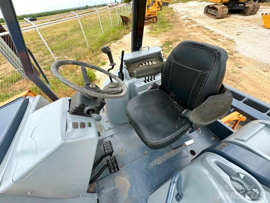 CASE 570 M XT Naudoti ratiniai krautuvai