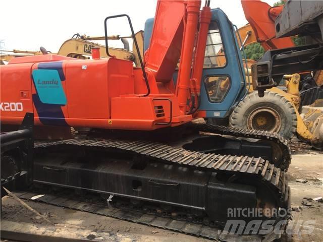 Hitachi EX 200 Vikšriniai ekskavatoriai