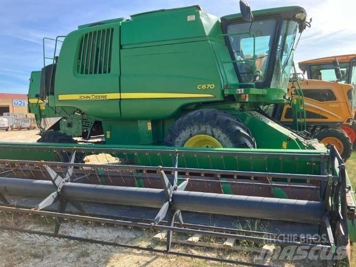John Deere C 670 Derliaus nuėmimo kombainai