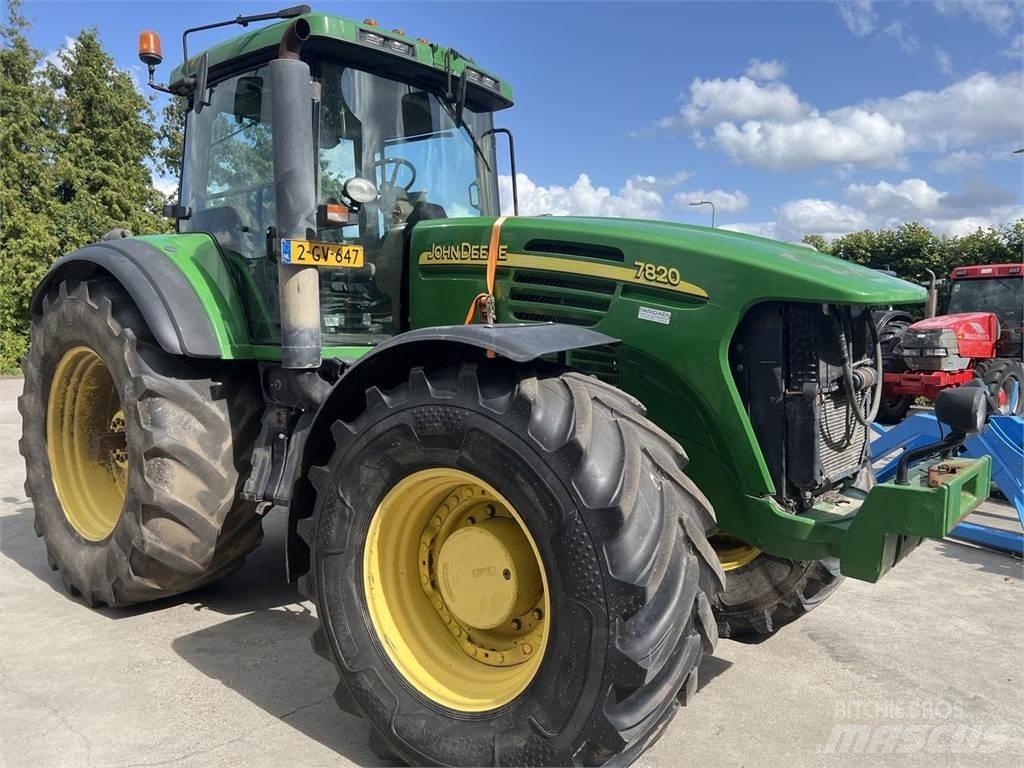 John Deere 7820 Traktoriai