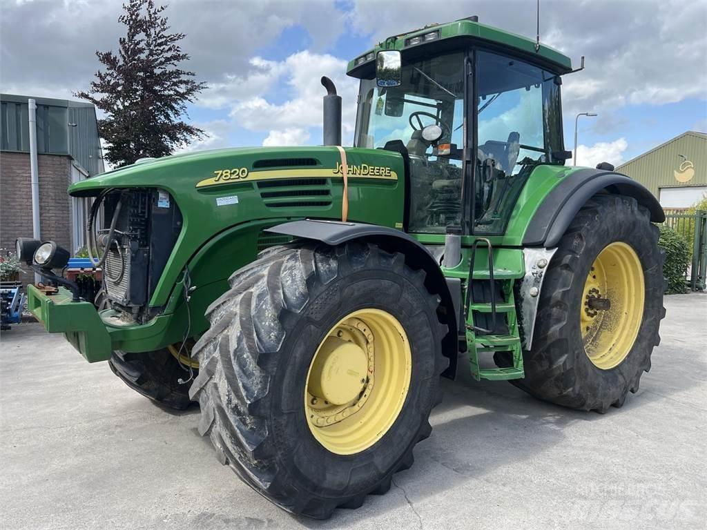 John Deere 7820 Traktoriai