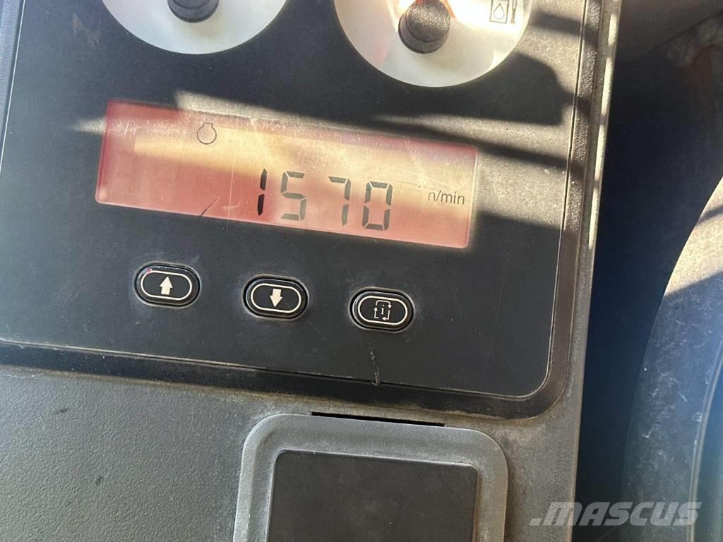 CAT 246 C Krautuvai su šoniniu pasukimu