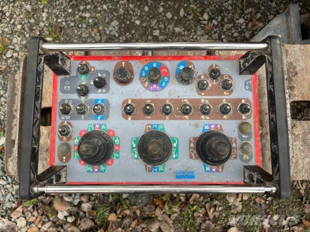 Sandvik Dino DC400Ri Žemės paviršiaus gręžimo technika