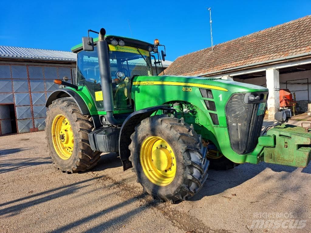 John Deere 8130 Traktoriai