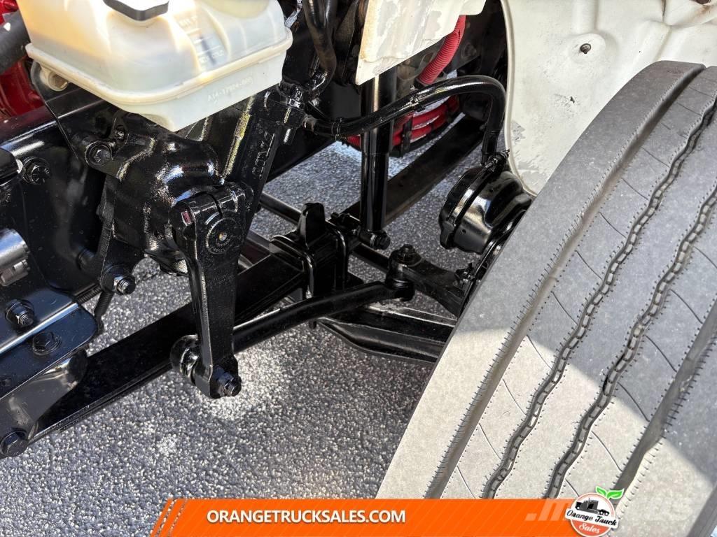 Freightliner M2 Savivarčių priekabų vilkikai