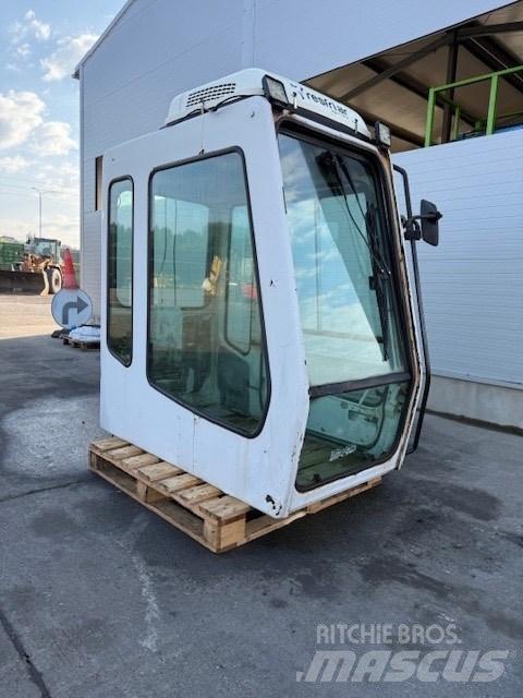 Liebherr CAB SERIE B Kabinos ir interjeras