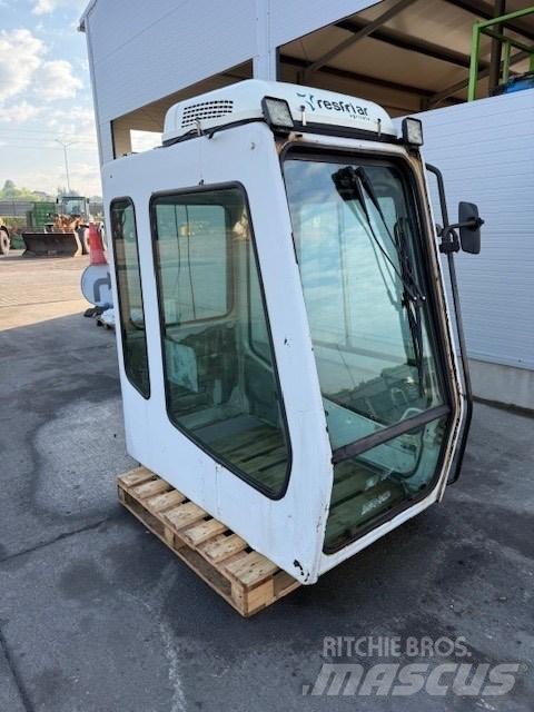 Liebherr CAB SERIE B Kabinos ir interjeras