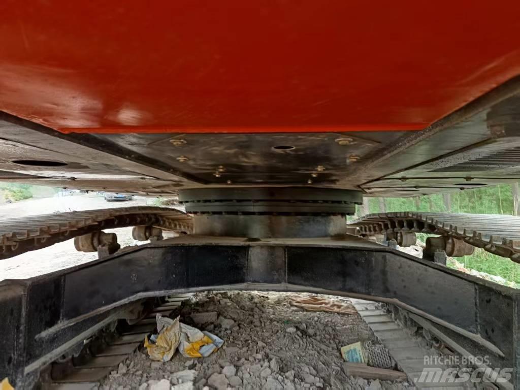 Hitachi ZX200 Vikšriniai ekskavatoriai