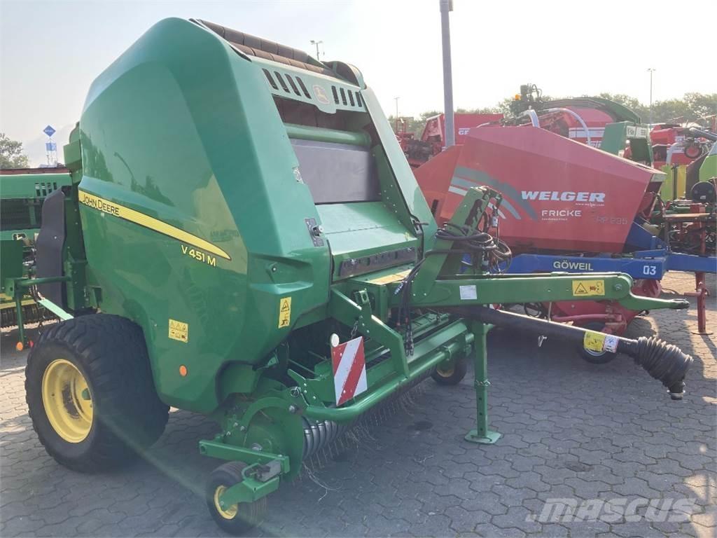 John Deere V451M Ritinių presai