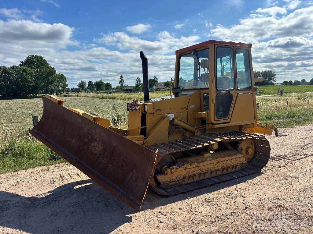 CAT D 4 C Vikšriniai buldozeriai