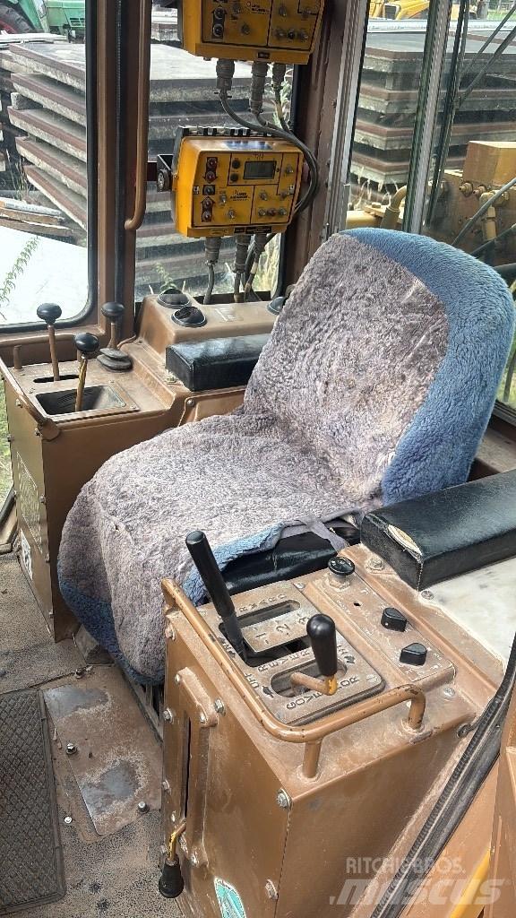CAT D 4 C Vikšriniai buldozeriai