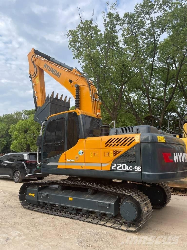 Hyundai 220LC-9S Vidutinės galios ekskavatoriai 7-12 t