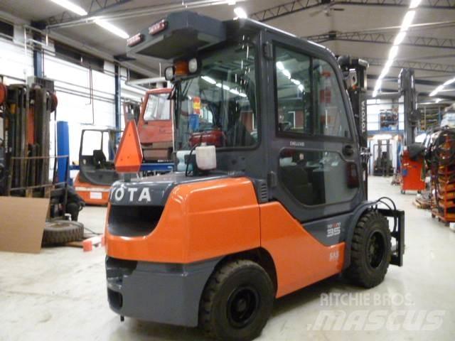 Toyota 52 - 2 - FDJF 35 Dyzeliniai krautuvai