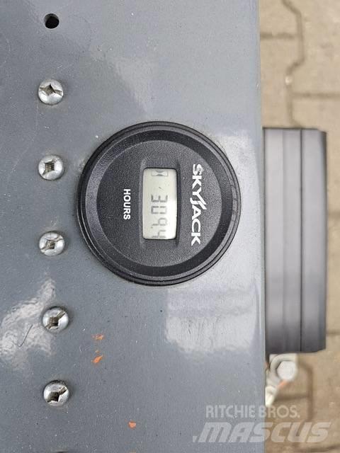 SkyJack SJIII 4632, Žirkliniai keltuvai