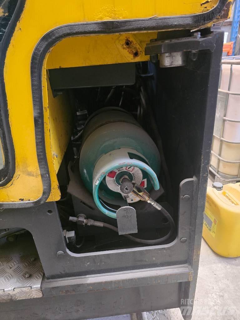 Combilift C4000LPG Šakiniai krautuvai su privažiavimu iš visų keturių pusių
