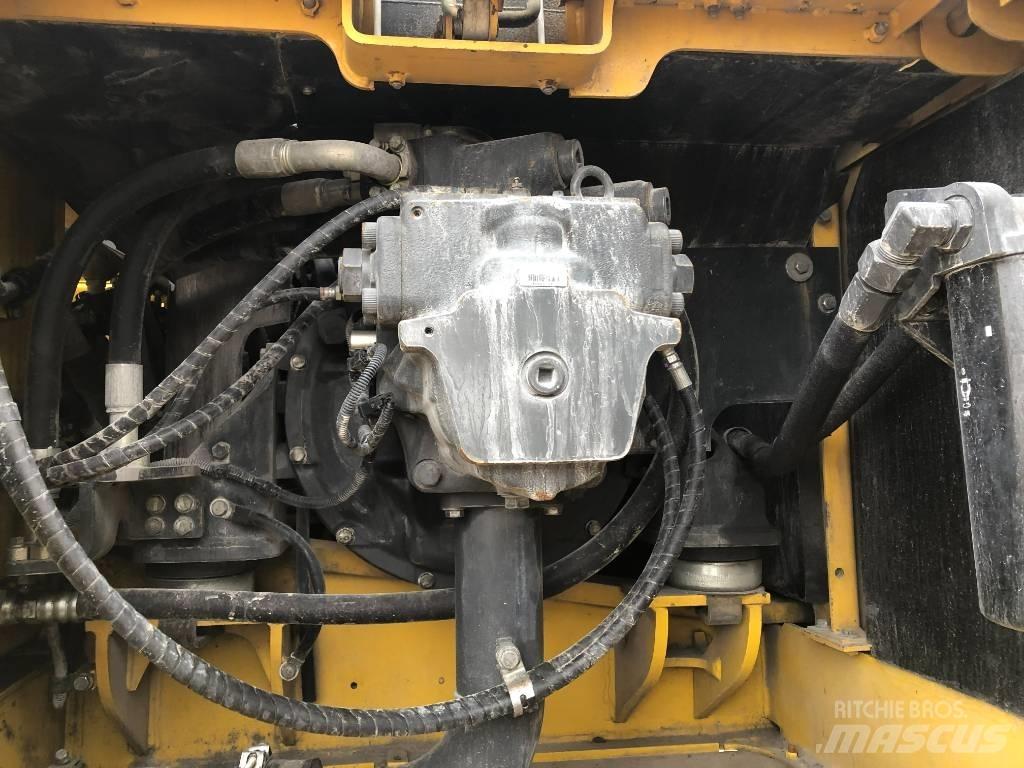 Komatsu 300 -7 Vikšriniai ekskavatoriai