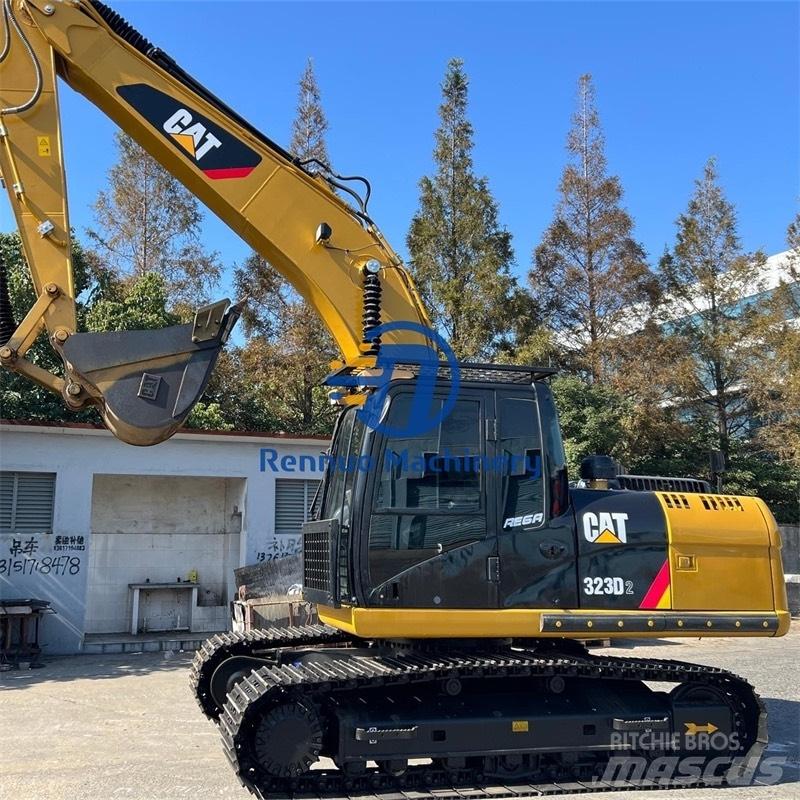 CAT 323D2 Vikšriniai ekskavatoriai
