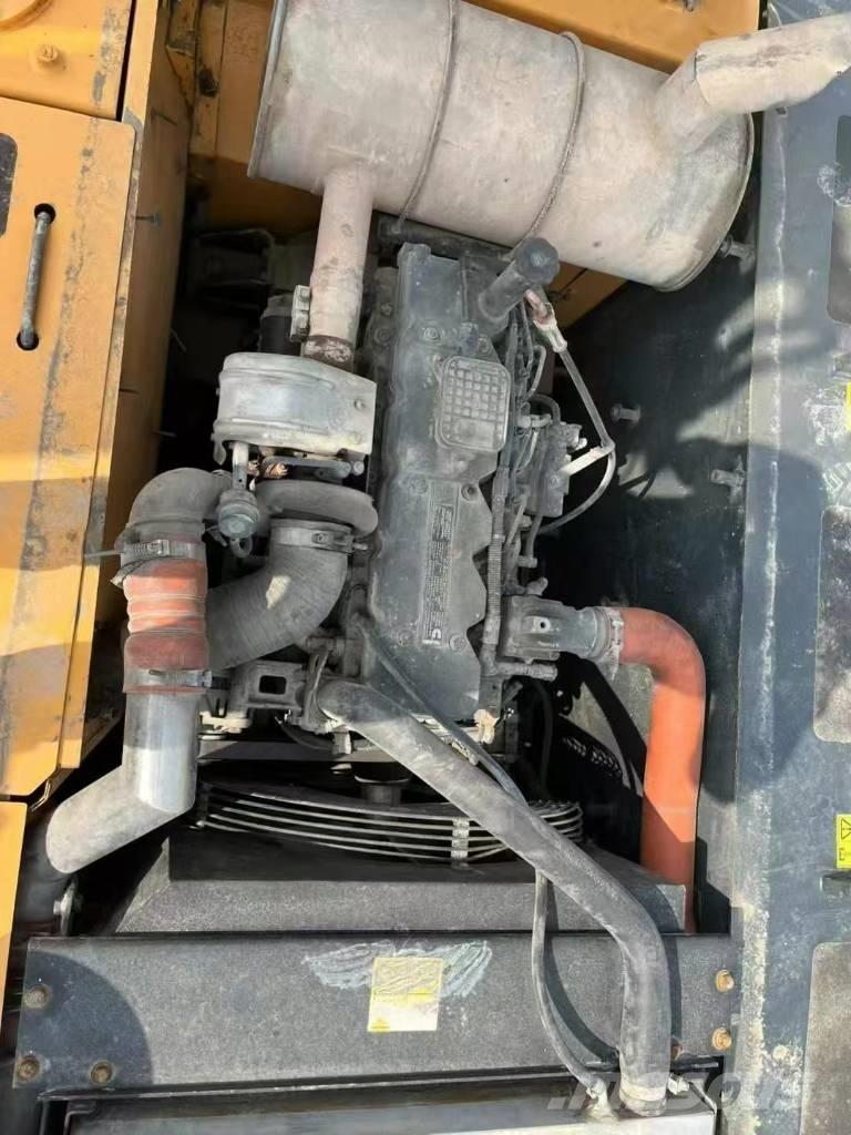 Hyundai 215VS Vikšriniai ekskavatoriai