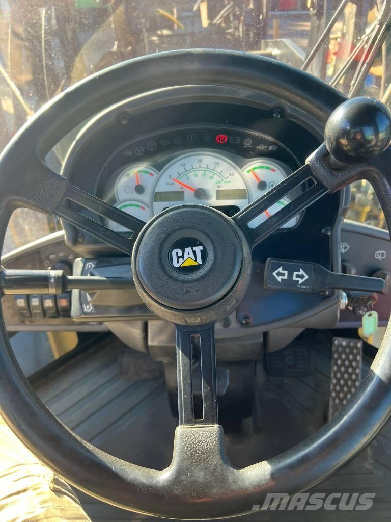 CAT IT 28 G Naudoti ratiniai krautuvai