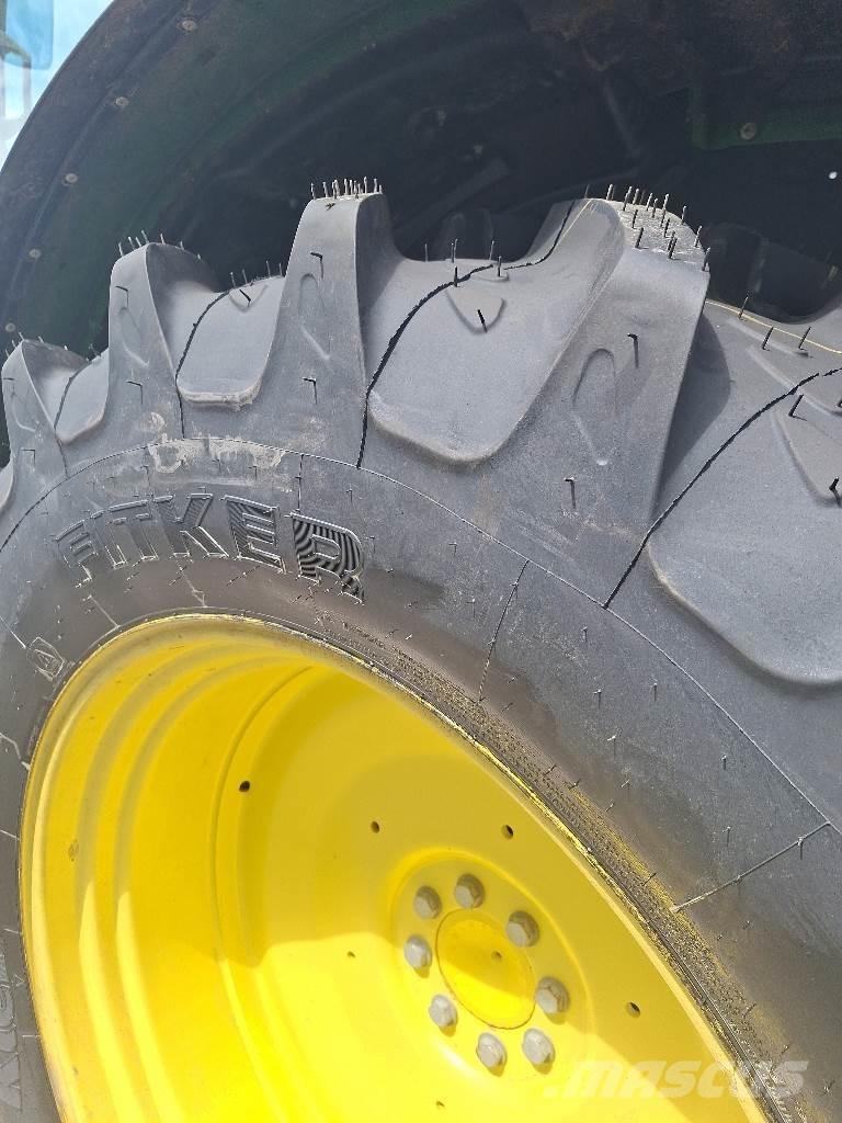 John Deere 6110R Traktoriai