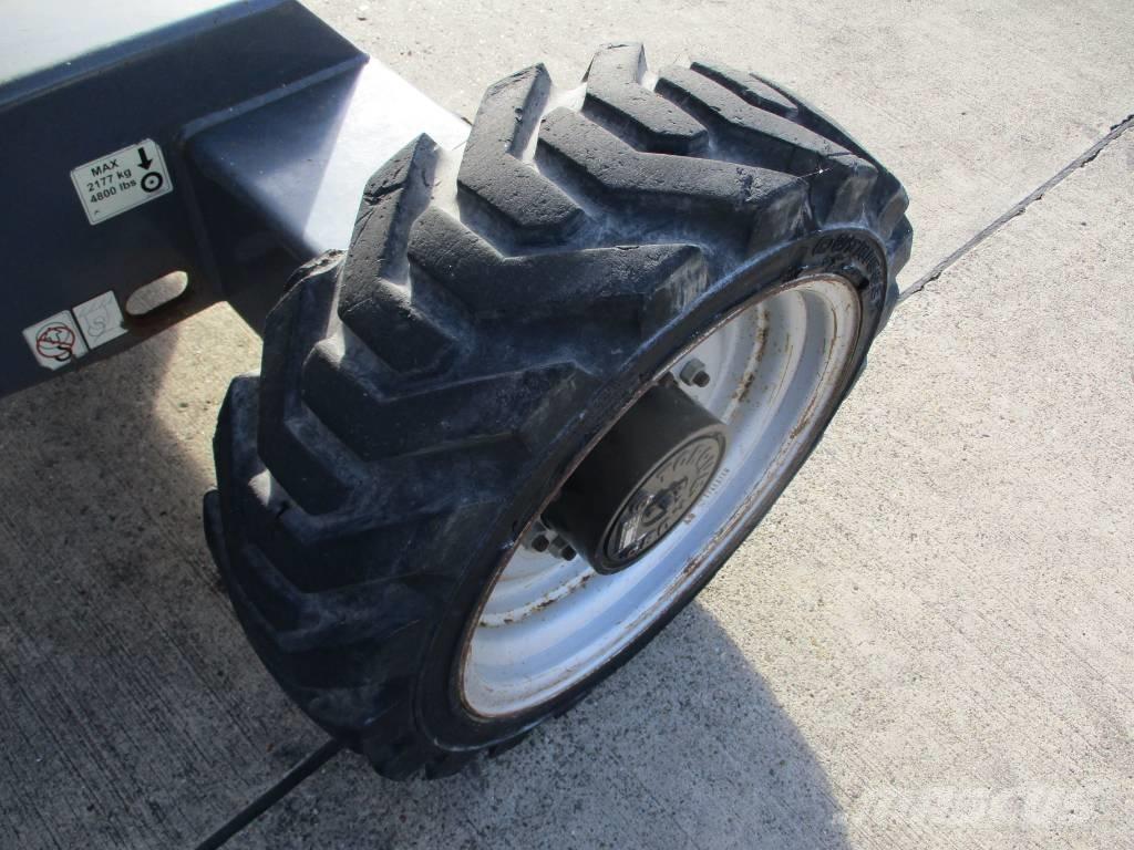 JLG 340 AJ (511) Kompaktiškas savaeigis strėlinis keltuvas